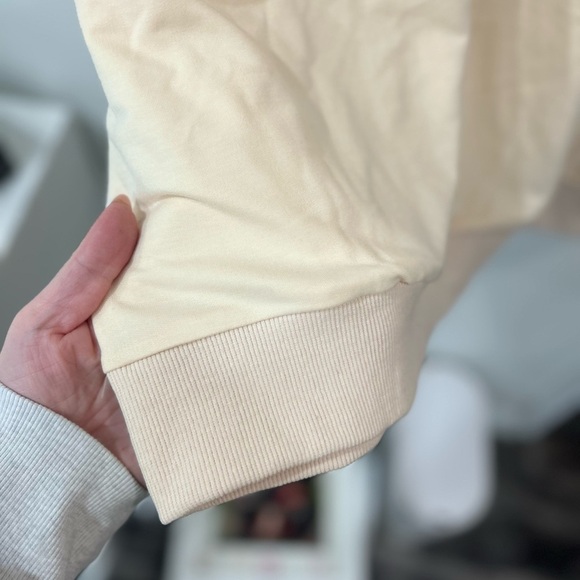 Salem Massachusetts Cream oversized graphic Sweatshirt -NEW - Picture 4 of 6